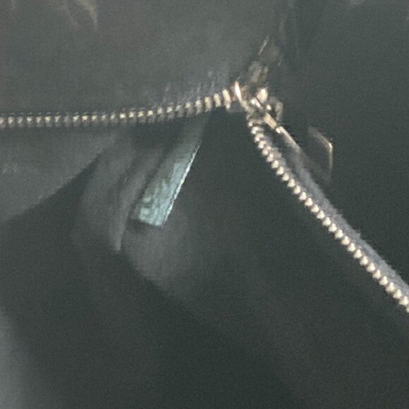 LOUIS VUITTON Black Leather Shoulder Bag - Picture 11 of 16